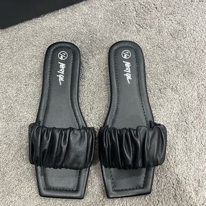 NEVER WORN black sandals from nasty gal size 9